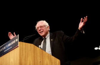 Сандерс призвал власти США помиловать Сноудена — По его мнению, Сноуден принес пользу Америке