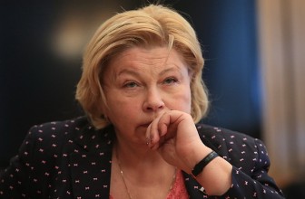 Петербургское «Яблоко» посоветовало Елене Драпеко искать «баннерных вандалов» среди недовольных горожан — И связали ее с Щербаковой