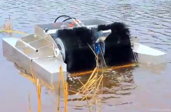 Очищает морские пучины морской скиммер